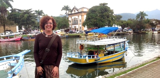 A professora Margarete Nogueira diz que não costuma correr atrás de promoções,<br> mas programa suas viagens com antecedência e compra bilhetes para os parentes - Arquivo Pessoal