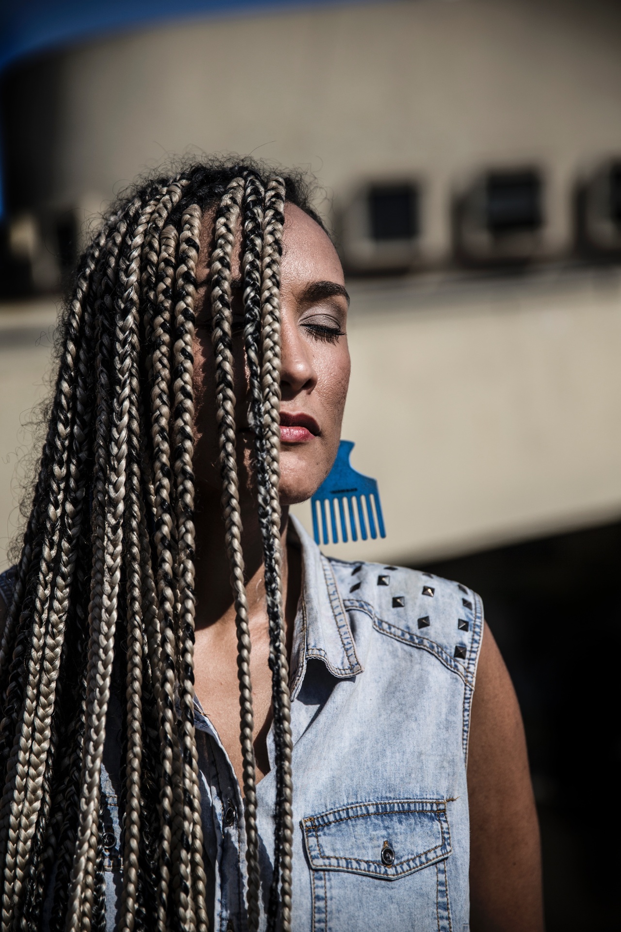 Aos 33 anos, Yzalú faz o beat do rap em seu violão e narra a verdade inconveniente de tantas mulheres no primeiro disco, "Minha Bossa é Treta" - Lucas Lima/UOL