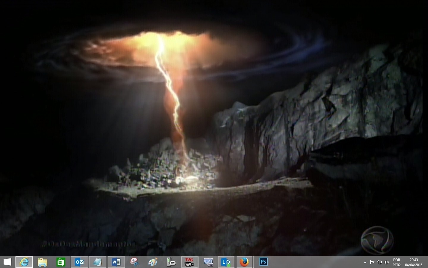 Deus se manifesta para Moisés com um relâmpago em "Os Dez Mandamentos - Nova Temporada" - Reprodução/TV Record