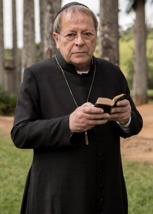 2015 - Carlos Vereza como padre Luís em "Além do Tempo", novela das seis da Globo - Divulgação/TV Globo