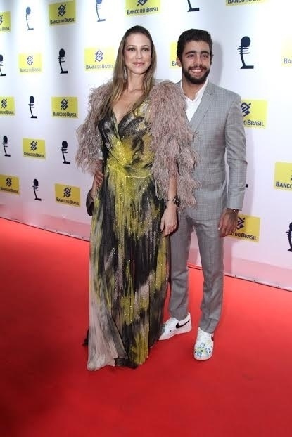 22.jun.2016- Luana Piovani e Pedro Scooby vão a premiação de música no Rio de Janeiro - Anderson Borde e Marcello Sá Barreto/Ag.News