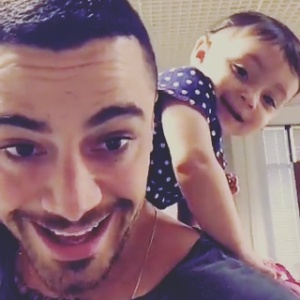 Felipe Titto brinca com Fernanda Luttini nos bastidores de "Malhação" - Reprodução/Instagram/fernandinhaluttini - Reprodução/Instagram/fernandinhaluttini