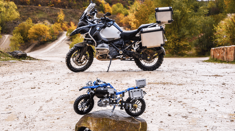 Mundo das motocicletas - Página 9 Lego-techink-bmw-r-1200-gs-adventure-1487341353378_v2_750x421