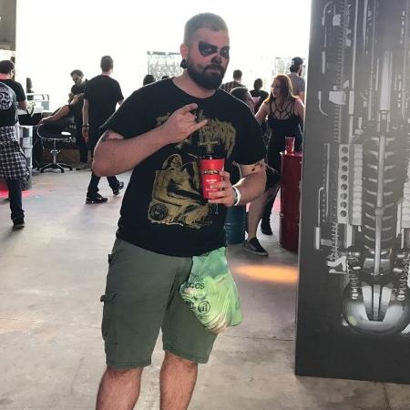 Christian Horodenki exibe orgulhoso maquiagem no rosto que fez no festival: "É black metal total" - Felipe Branco Cruz/UOL - Felipe Branco Cruz/UOL