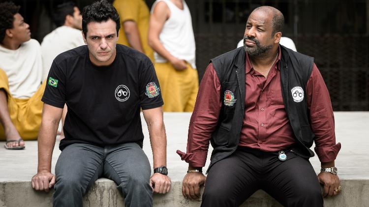 Aílton Graça é Juscelino, diretor de segurança do presídio Vila Rosário, na série "Carcereiros" - Ramón Vasconcelos/Globo - Ramón Vasconcelos/Globo