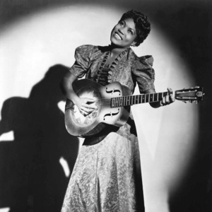 Guitarra elétrica e rockstar: quem foi Sister Rosetta Tharpe