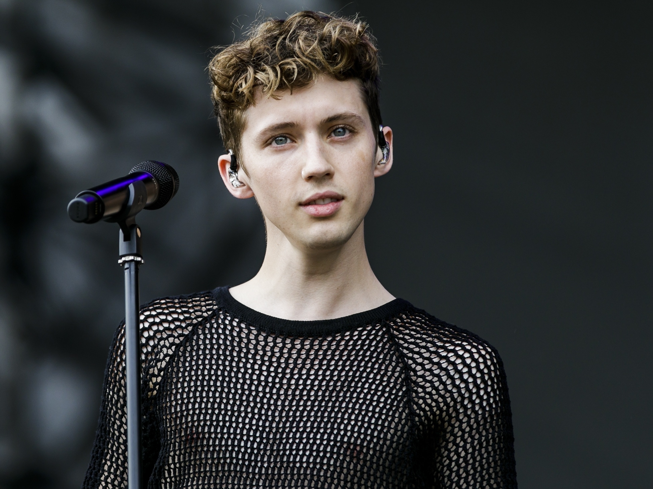 Troye Sivan se revolta após entrevistador questionar se ele é passivo ou  ativo no sexo - 28/08/2019 - UOL Entretenimento