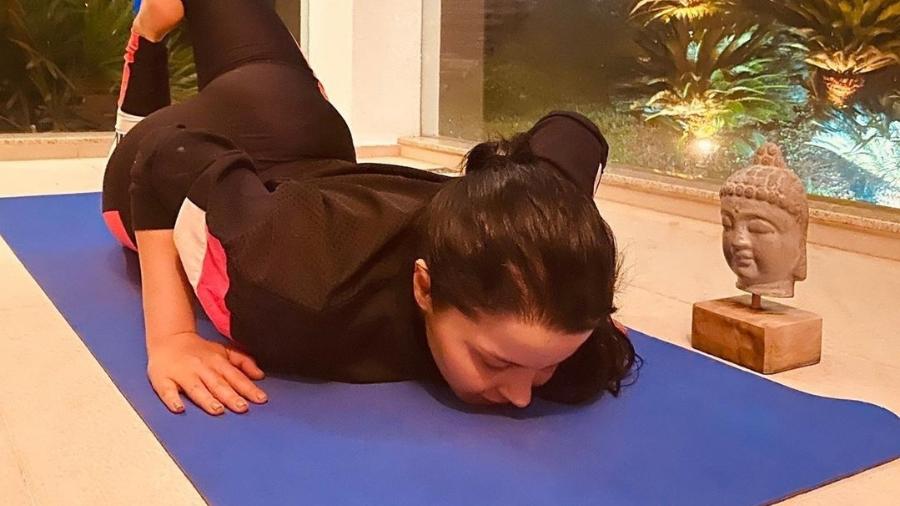Maraísa se contorce toda em exercício de yoga - Reprodução/Instagram