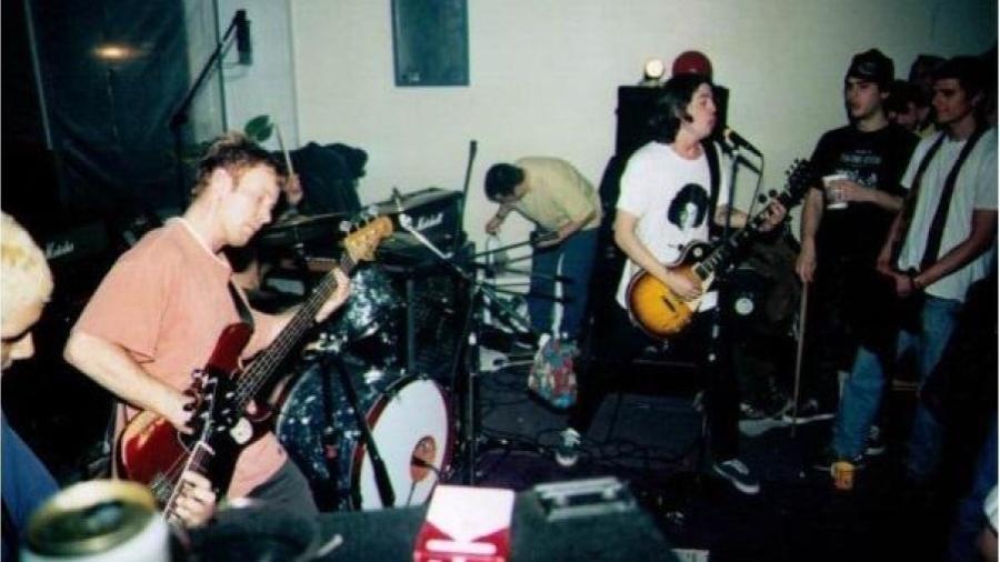 Foo Fighters em seu primeiro show, em 1995 - Reprodução/Twitter