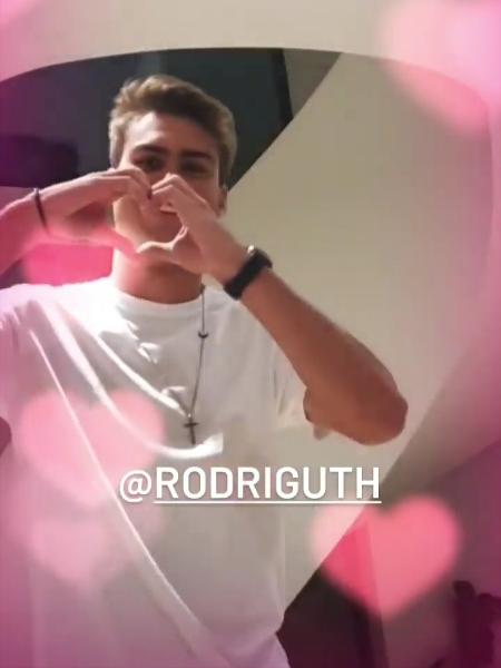 Rodrigo Guth, jogador da Atalanta faz sinal de coração para Anitta - Reprodução/Instagram