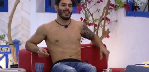 Bbb 21 Rodolffo Revela Que Fiuk O Flagrou Tomando Banho Pelado