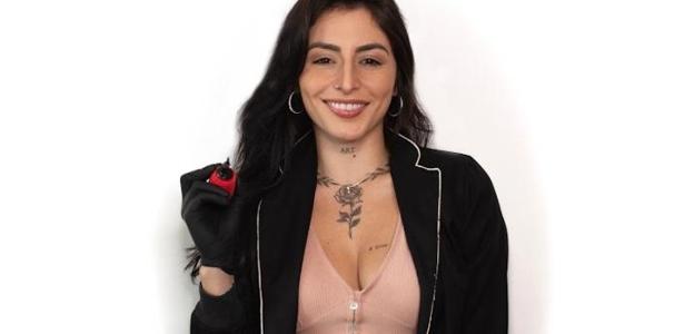 Tatuagem em cicatriz: relato de como ajuda na autoestima de mulheres - Vimarsana News