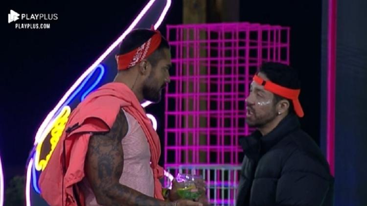 A Fazenda 2021: Bil orienta Rico a acordar para o jogo - Reprodução/Playplus - Reprodução/Playplus