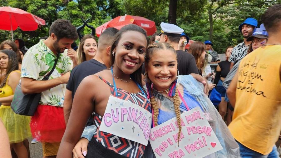 Joice e Maiara vieram de Campinas curtir o Carnaval de São Paulo no Bloco do Abrava - Camila Corsini/UOL