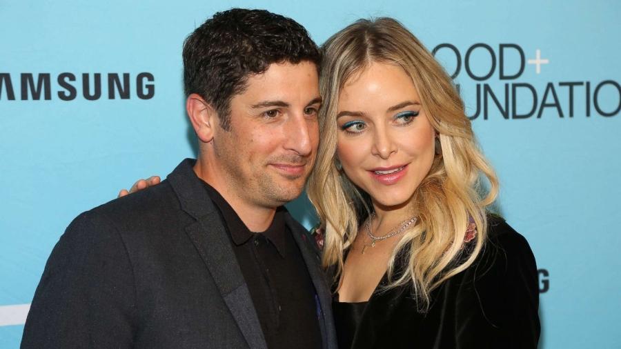 Os atores Jason Biggs e Jenny Mollen são casados desde 2008