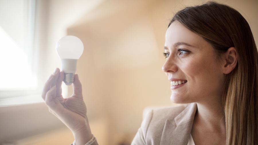 Substituir as lâmpadas tradicionais por lâmpadas de LED é uma forma de apostar na eficiência energética - Getty Images/iStockphoto