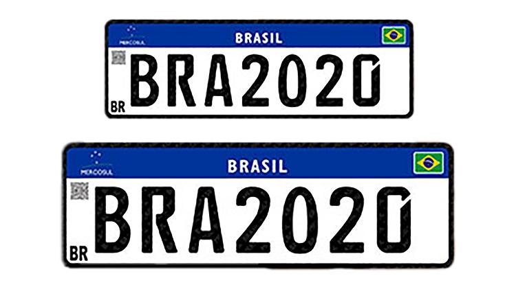 Em casos específicos, é possível usar placa até 15% menor que a tradicional; carros que não estiverem de acordo com a legislação podem ser multados Em casos específicos, é possível usar placa até 15% menor que a tradicional; carros que não estiverem de acordo com a legislação podem ser multados