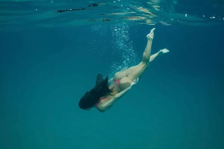 Deborah Secco em Fernando de Noronha