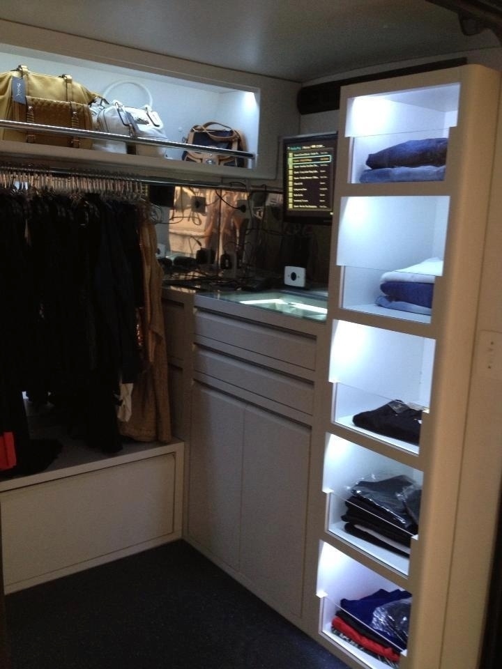 A "Boutique Donna K" também começou a vender peças fitness a pedido das clientes - Divulgação