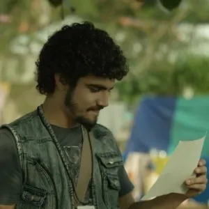 Caio Castro vive Beto no filme "Se a Vida Começasse Agora" - Divulgação