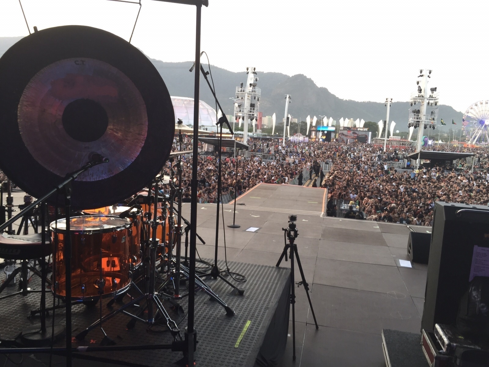 24.set.2015 - A reportagem do UOL teve acesso ao Palco Mundo do Rock in Rio na tarde desta quinta (24). Se apresentam: CPM22 Hollywood Vampires, Queens of The Stone Age e System of a Down - Felipe Branco Cruz/UOL