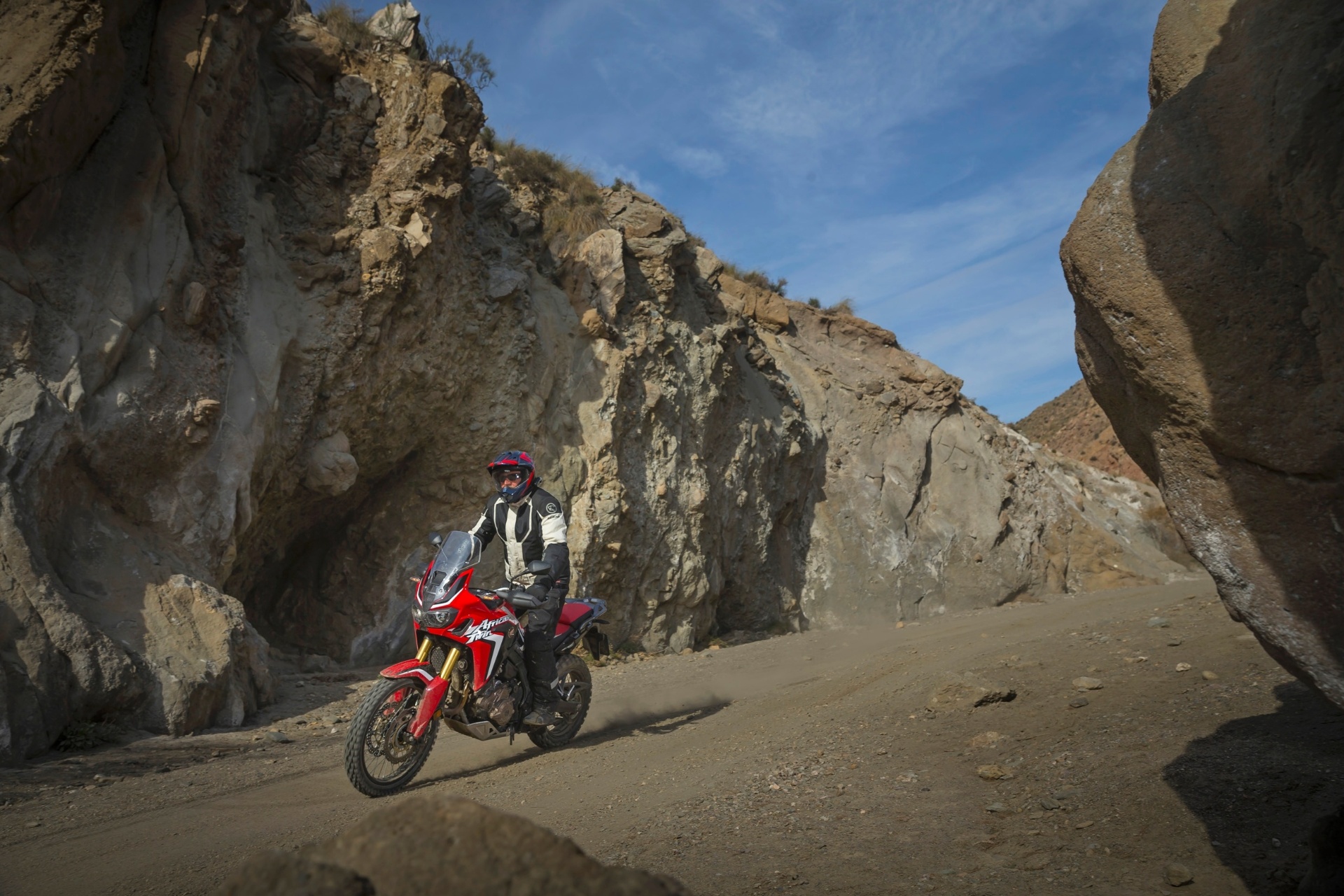 Honda CRF 1000L Africa Twin ABS - Divulgação