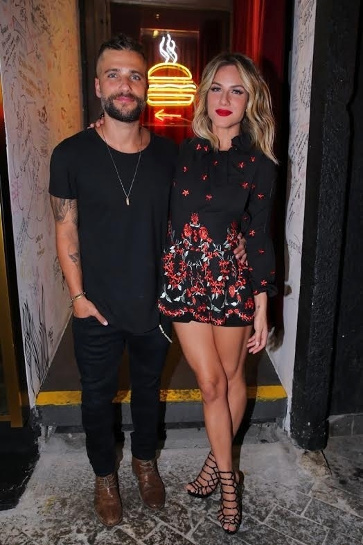 13.abr.2016 - O ator Bruno Gagliasso celebrou seu aniversário de 34 anos na noite desta quarta-feira, em São Paulo. A comemoração aconteceu na hamburgueria Burguer Joint, local que tem o ator como sócio. Giovanna Ewbank esteve presente na festa do marido - Manuela Scarpa/Brazil News