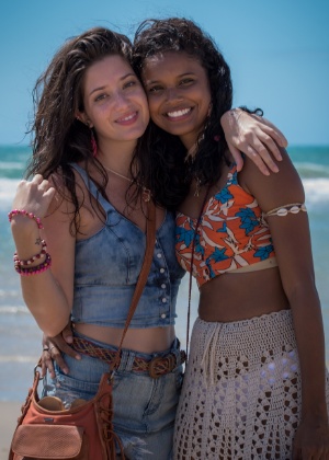 Sula (Malu Falangola) e Joana (Aline Dias) nas falésias - Caiuã Franco/Globo - Caiuã Franco/Globo