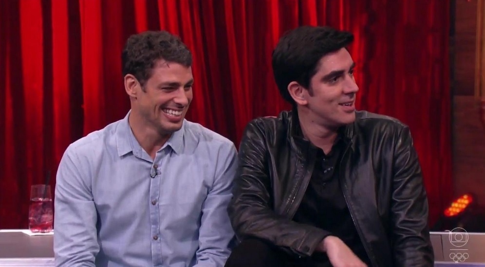 18.ago.2016 - Marcelo Adnet recebe Cauã Reymond no "Adnight" - Reprodução/Globo