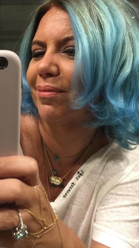 Astrid Fontenelle mostra o cabelo pintado de azul - Reprodução/Instagram/astridfontenelle