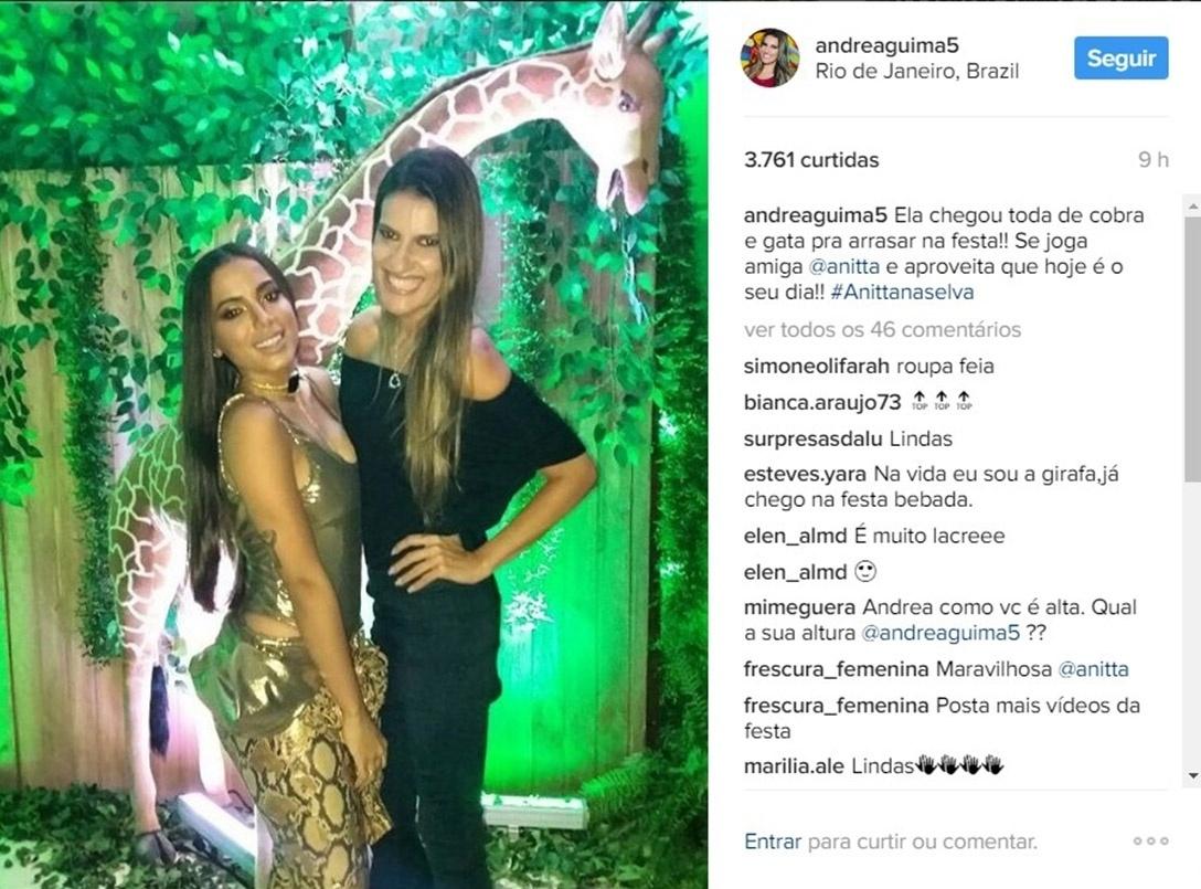 Anitta posa com Andrea Guimarães na sua festa de 24 anos - Reprodução/Instagram