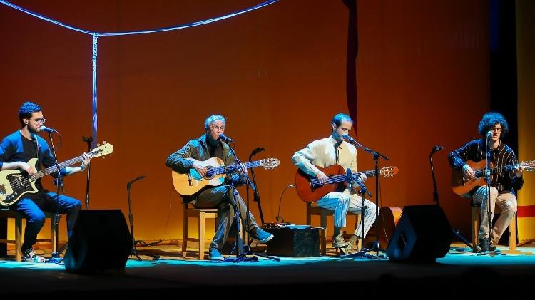 Zeca, Caetano, Moreno e Tom Veloso tocam juntos em São Paulo