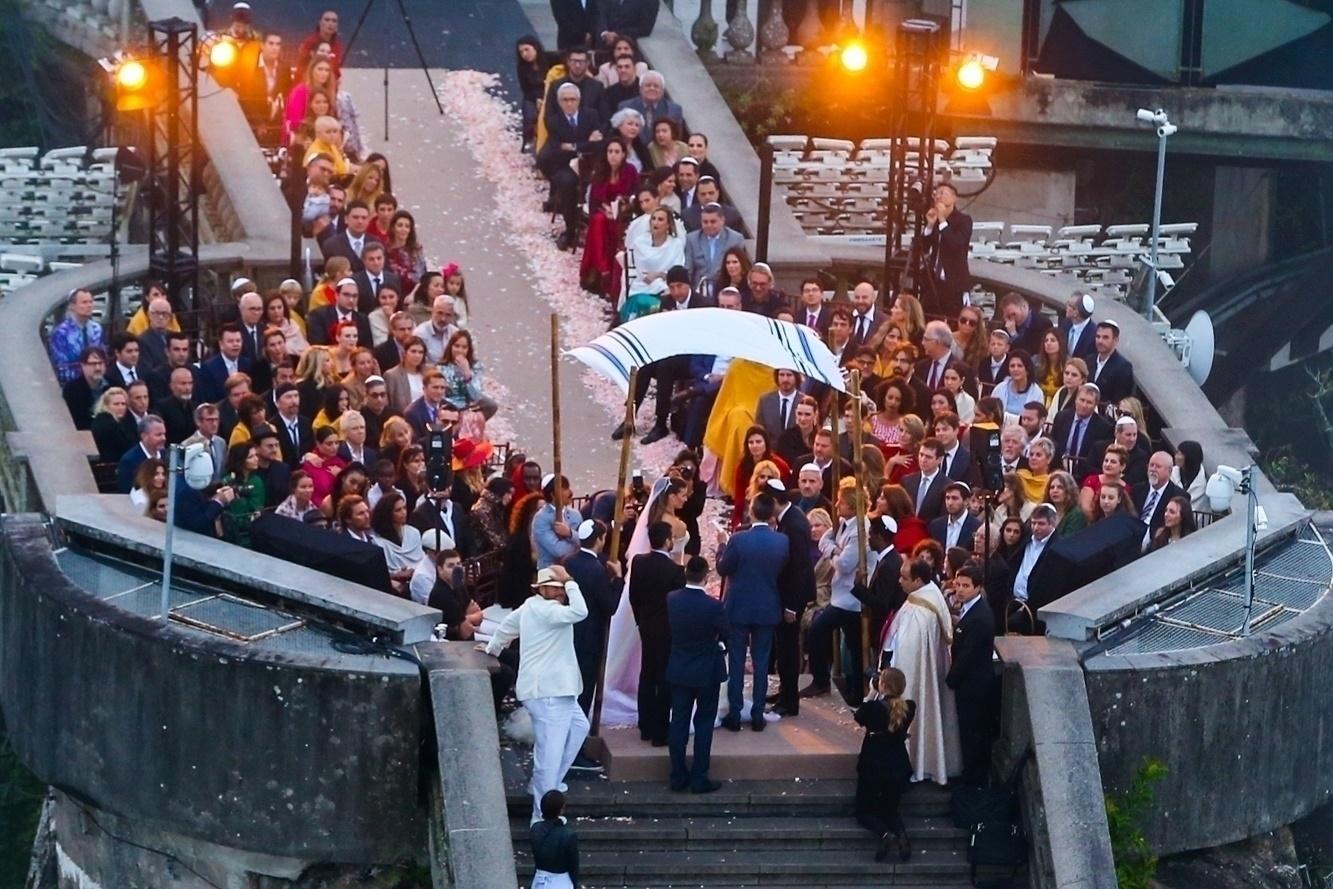 Casamento de Guy Oseary e Michelle Alves no Cristo Redentor, no Rio, com convidados famosos como Bono, Madonna, Ashton Kutcher e Anthony Kiedis - AgNews