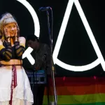 Aurora leva multidão ao Lolla e deixa de fora hit de Deus Salve o Rei -  25/03/2018 - UOL Entretenimento