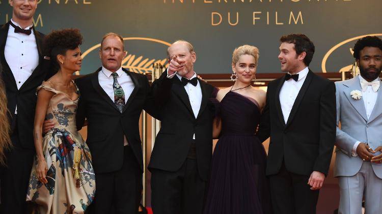 Os atros de "Han Solo: Uma história Star Wars" compareceram ao tapete vermelho do filme em Cannes, com direito a desfile de Stormtrooper e até do Chewbacca - AFP - AFP