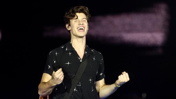 Shawn Mendes sorri para o público brasileiro no VillaMix Festival Goiânia