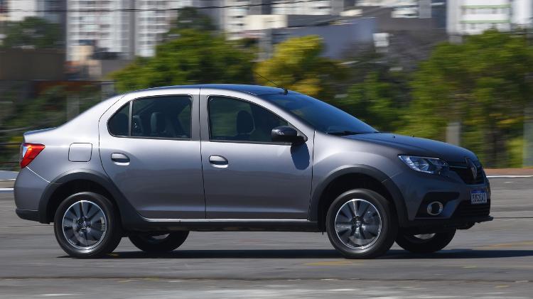 Renault Logan já teve versão equipada com câmbio CVT