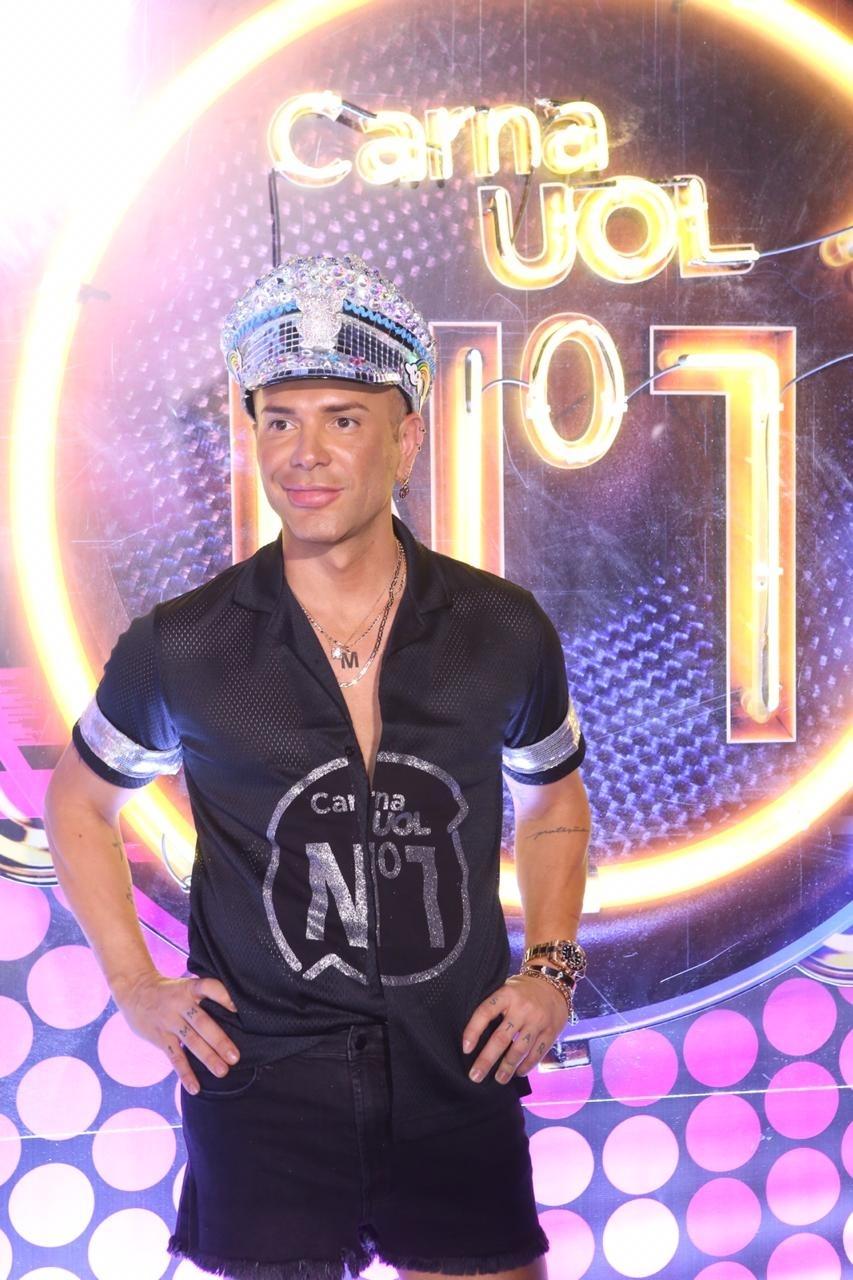 Matheus Mazzafera é o apresentador do Camarote CarnaUOL N1 na Marquês de Sapucaí, no Rio - Gianne Carvalho/UOL