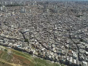 População em favelas no Brasil cresce 43% em 12 anos e vai a 16,4 milhões