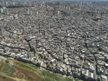 População em favelas no Brasil cresce 43% em 12 anos e vai a 16,4 milhões