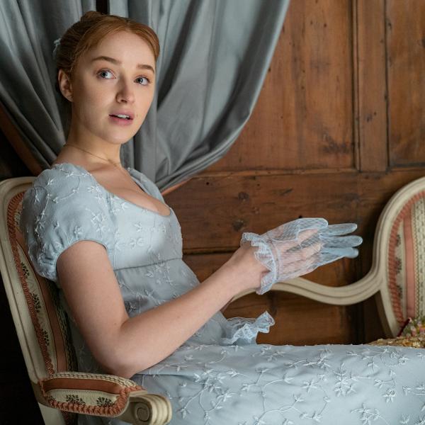 Phoebe Dynevor como Daphne Bridgerton em série da Netflix