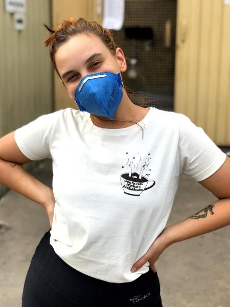 Marina Taroco usa camiseta "Lindo dia para destruir o patriarcado"; embalagem de encomenda foi entregue com mensagem machista - Arquivo pessoal