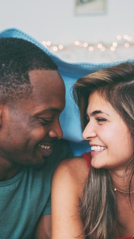 Foto de Engraçado Selfie De Casal Apaixonado e mais fotos de stock de Selfie  - Selfie, Casal, Amizade - iStock