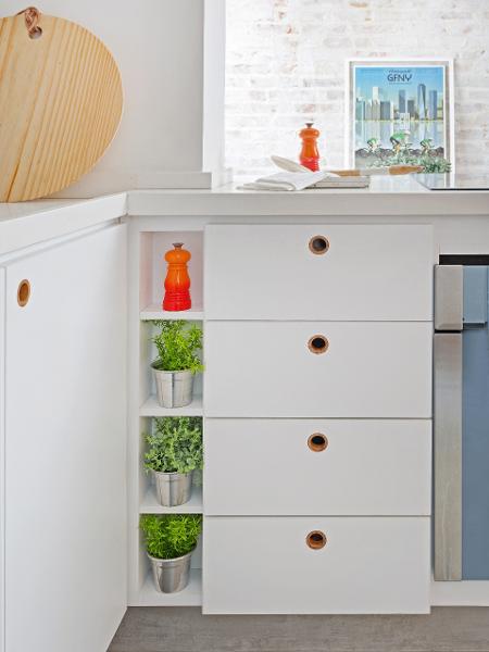 Principalmente em lares pequenos, aproveitar cada cantinho, com criatividade, é primordial para a funcionalidade da cozinha - Júlia Ribeiro - Júlia Ribeiro