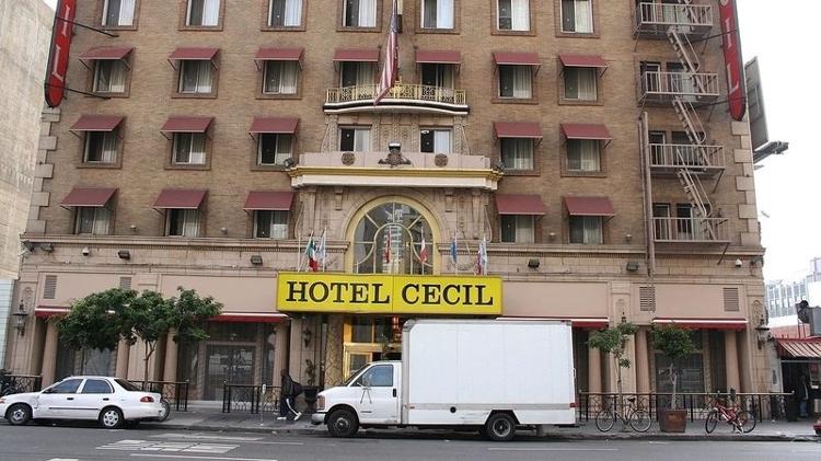 A fachada do Cecil Hotel