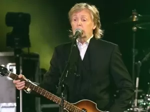  Paul McCartney atende pedido de fã com mais de 60 anos de atraso
