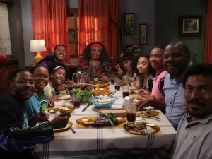 Trailer de 'Toda Família Tem' mostra o 'caos' dos almoços na casa de vó