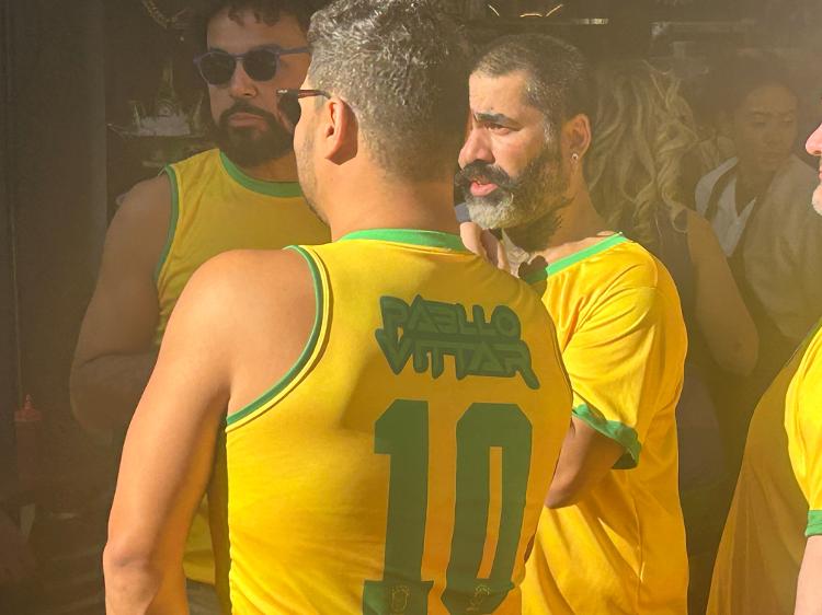 Camisa da seleção com nome de "Pabllo Vittar" na Parada LGBT+