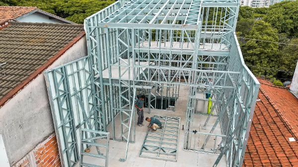 Construção Light Steel Frame, método sustentável a seco que usa perfis de aço para as estruturas Construção Light Steel Frame, método sustentável a seco que usa perfis de aço para as estruturas