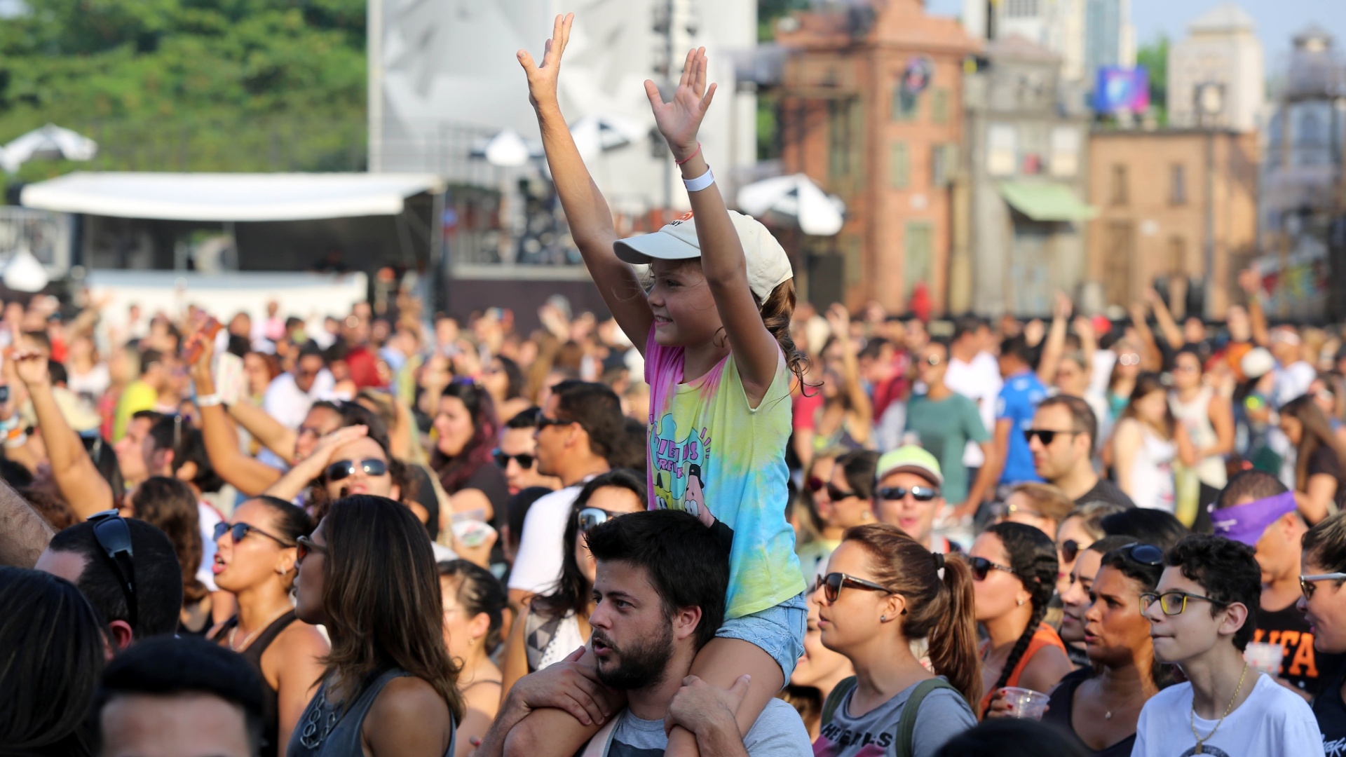 27.set.2015 - No último dia de Rock in Rio 2015, Katy Perry traz um público bem jovem à Cidade do Rock, e seus pais. - Fernando Maia/UOL
